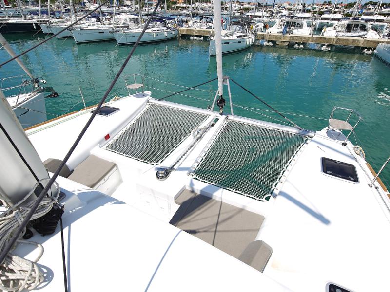 Book yachts online - catamaran - Lagoon 450  Flybridge - Mantra (Generator + watermaker) - rent