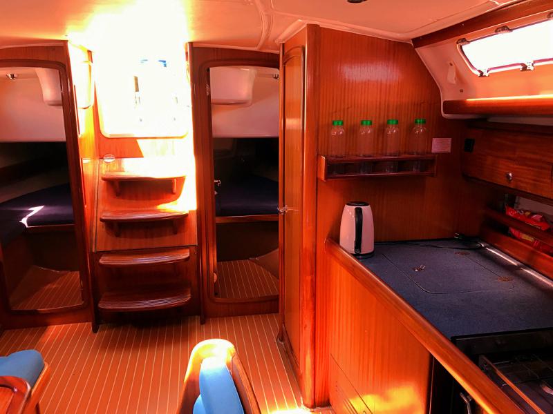 Book yachts online - sailboat - Bavaria 44 - Tatinja (Chartplotter in cockpit) - rent