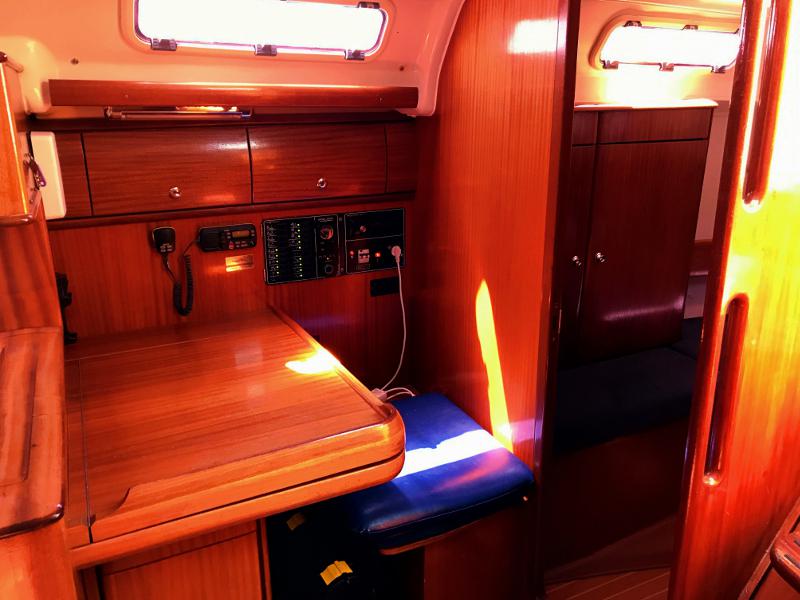 Book yachts online - sailboat - Bavaria 44 - Tatinja (Chartplotter in cockpit) - rent