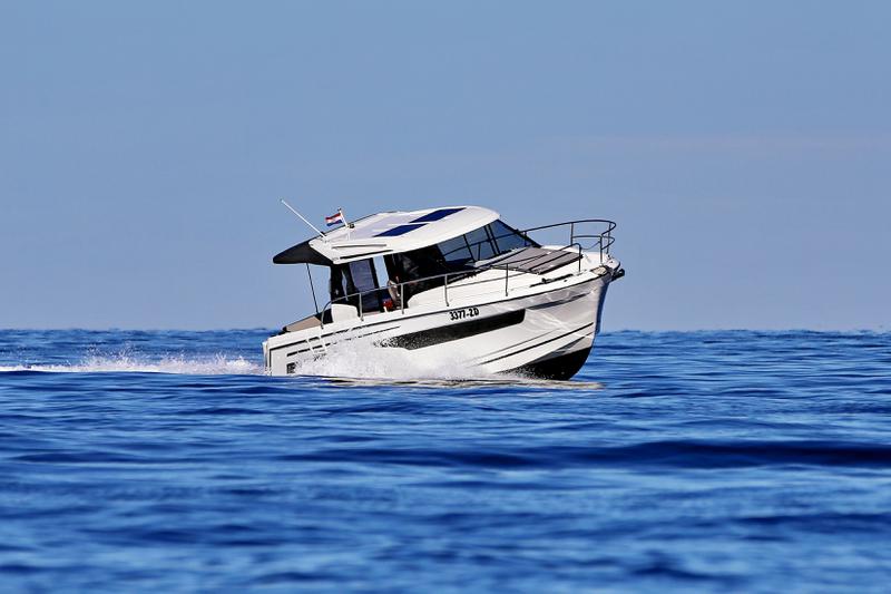 Book yachts online - motorboat - Merry Fisher 895 - Koko 3377ZD - rent