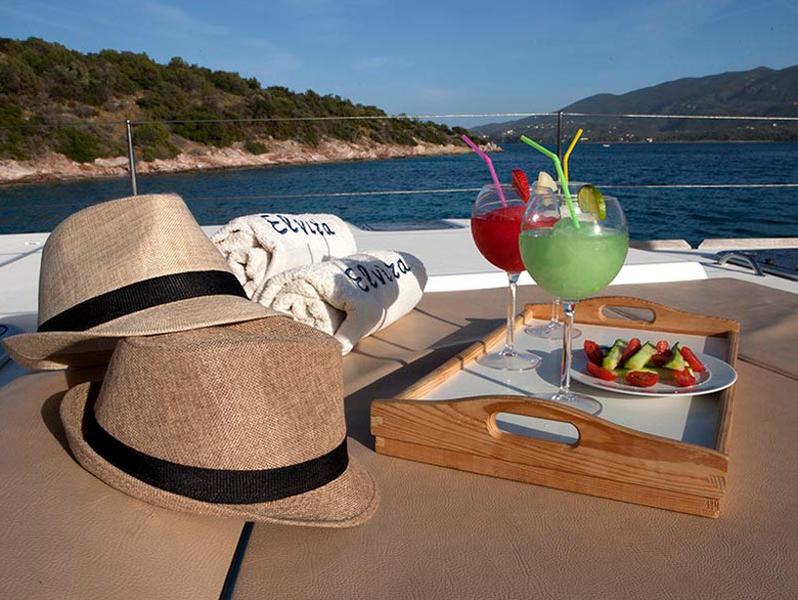 Book yachts online - catamaran - Lagoon 500 - Elvira - rent