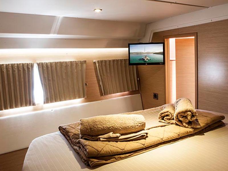 Book yachts online - catamaran - Lagoon 500 - Elvira - rent