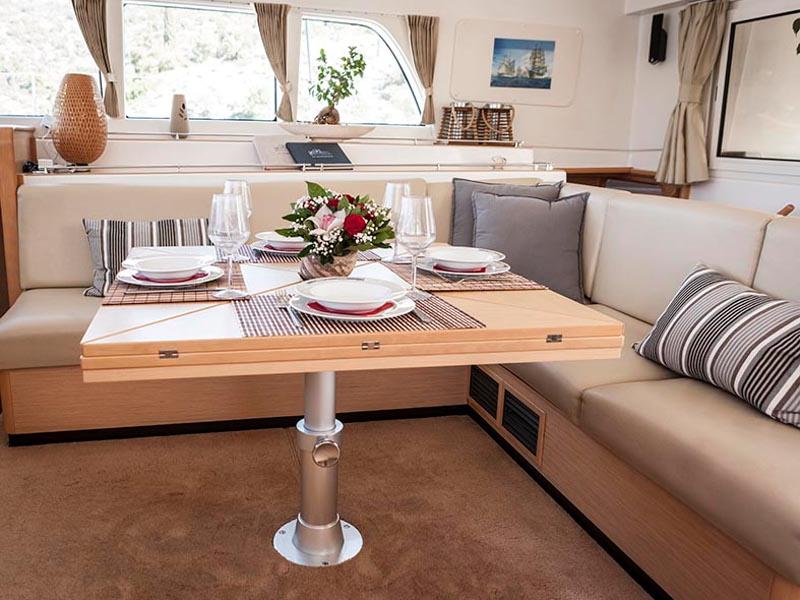 Book yachts online - catamaran - Lagoon 500 - Elvira - rent