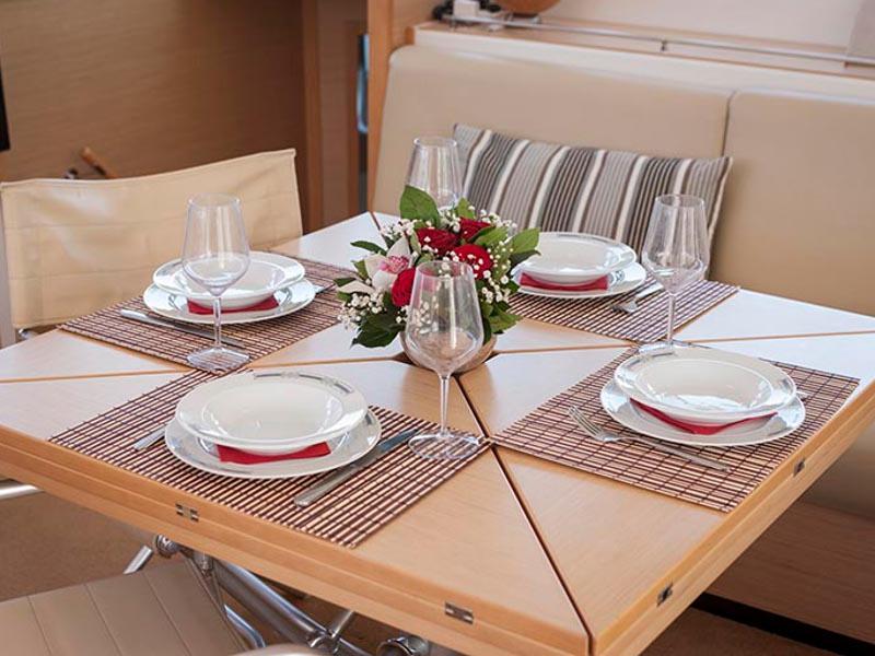 Book yachts online - catamaran - Lagoon 500 - Elvira - rent