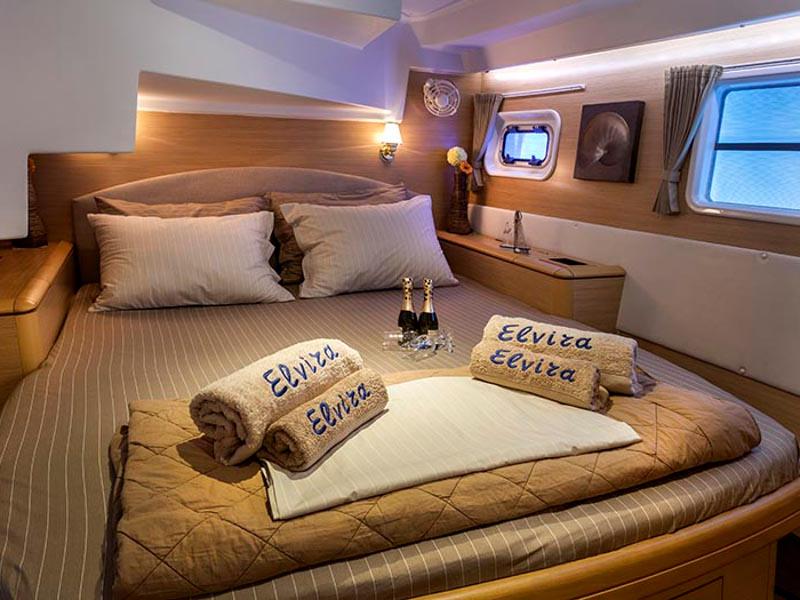 Book yachts online - catamaran - Lagoon 500 - Elvira - rent