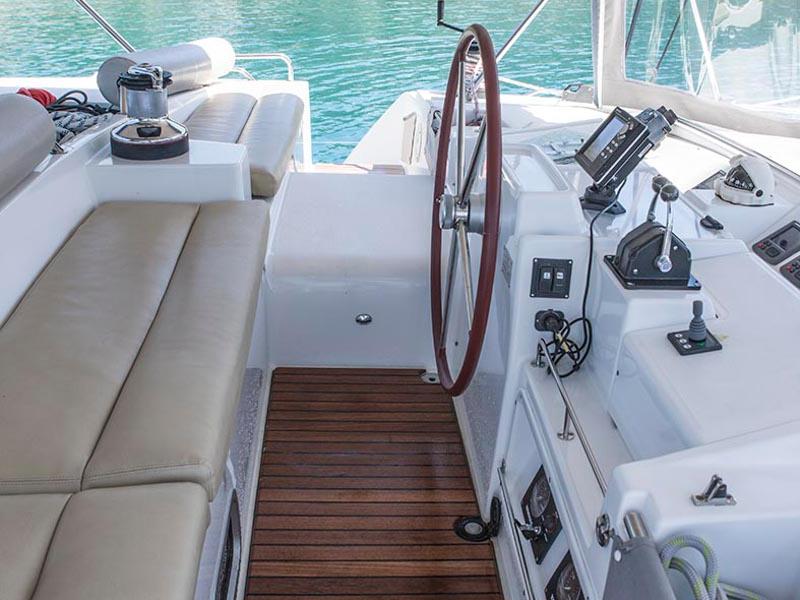 Book yachts online - catamaran - Lagoon 500 - Elvira - rent