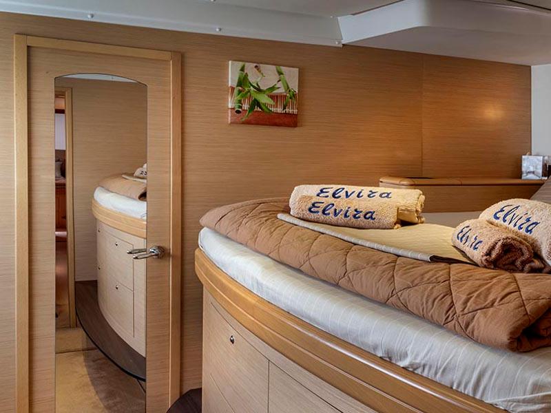 Book yachts online - catamaran - Lagoon 500 - Elvira - rent