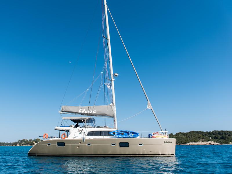 Book yachts online - catamaran - Lagoon 500 - Elvira - rent