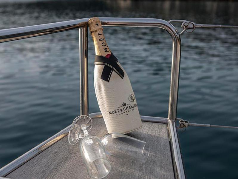 Book yachts online - catamaran - Lagoon 500 - Elvira - rent