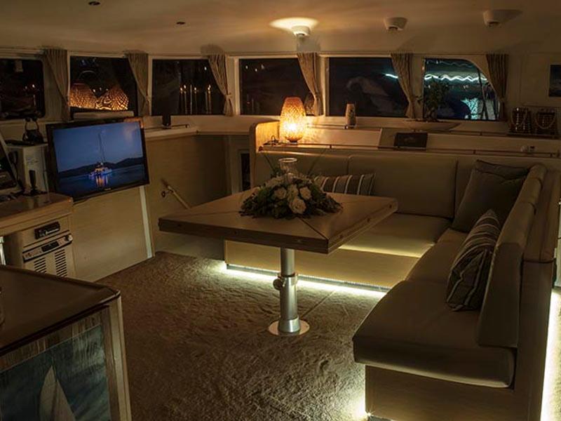 Book yachts online - catamaran - Lagoon 500 - Elvira - rent