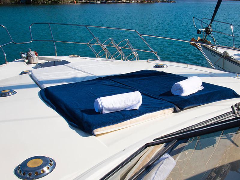 Book yachts online - motorboat - Princess 45 - Captain Nikos - rent