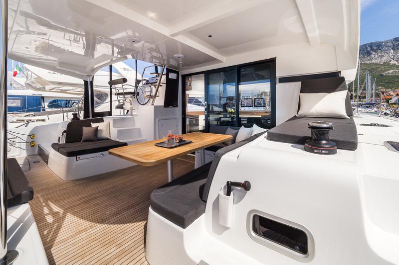 Book yachts online - catamaran - Lagoon 42 - LA PERLA (WITH AC&amp;GENERATOR OWNER VERSION) - rent