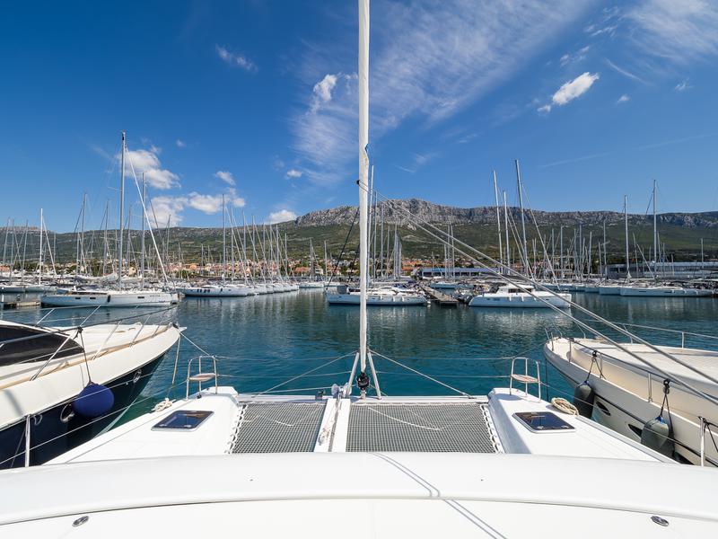 Book yachts online - catamaran - Lagoon 42 - LA PERLA (WITH AC&amp;GENERATOR OWNER VERSION) - rent