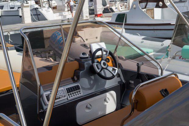 Book yachts online - motorboat - Shark BF 23 Sport - Buba - rent