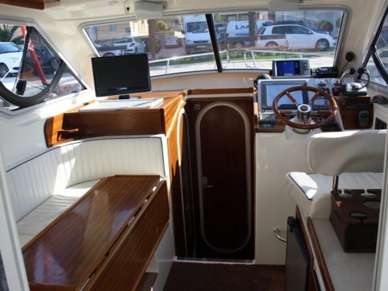 Book yachts online - motorboat - Vektor 950 - Tina - rent
