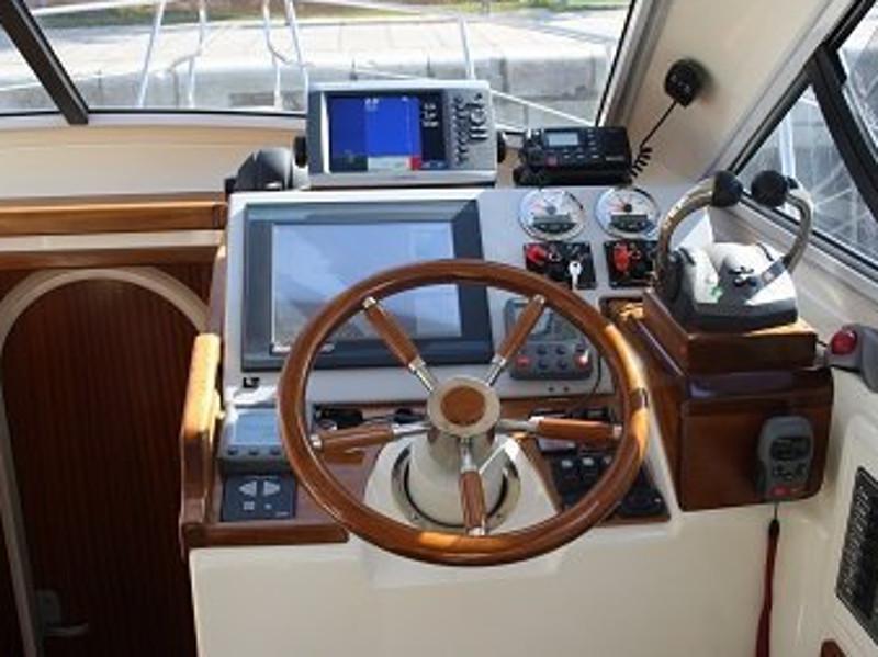 Book yachts online - motorboat - Vektor 950 - Tina - rent