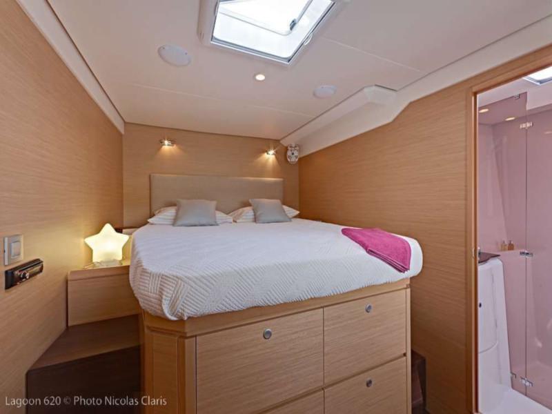 Book yachts online - catamaran - Lagoon 620 - Moose of Poole - rent