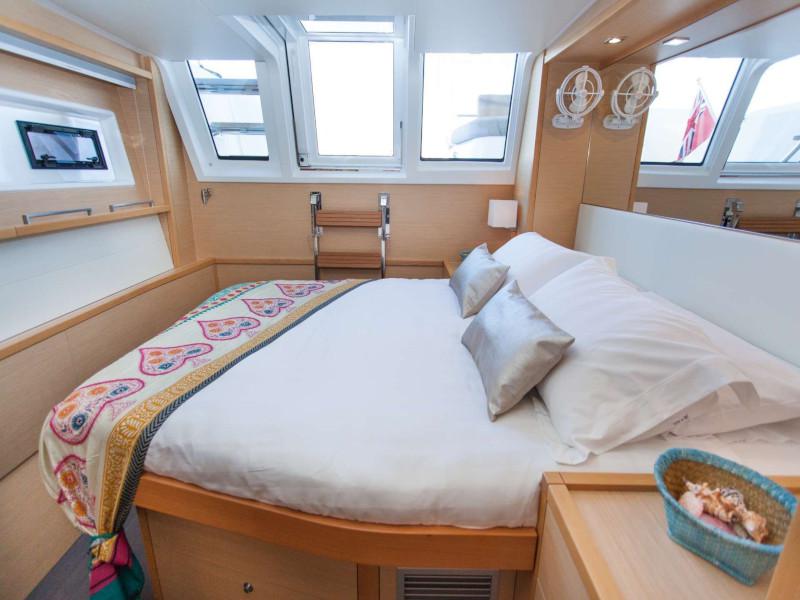Book yachts online - catamaran - Lagoon 620 - Moose of Poole - rent