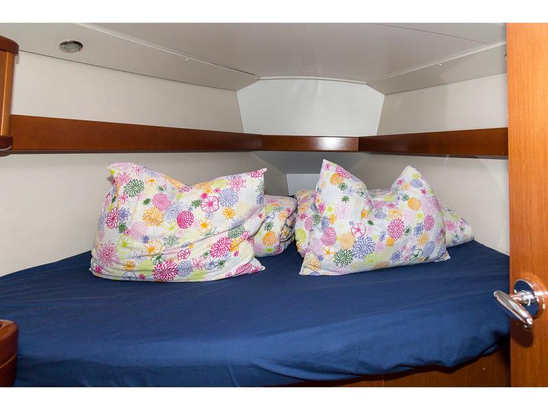 Book yachts online - sailboat - Oceanis 37 - Canbuyon - rent