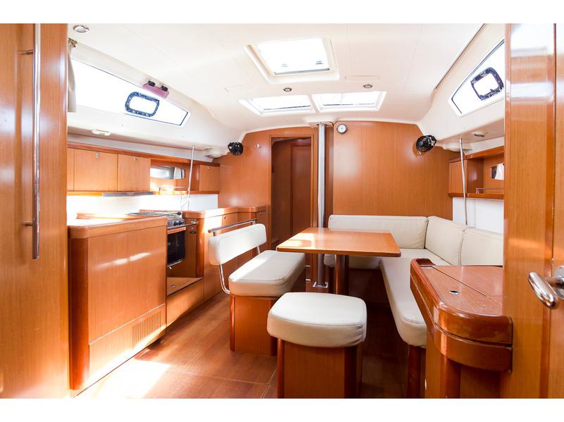 Book yachts online - sailboat - Oceanis 43 - Demonio de Tasmania - rent