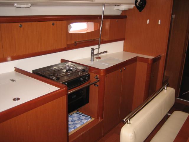 Book yachts online - sailboat - Oceanis 43 - Demonio de Tasmania - rent