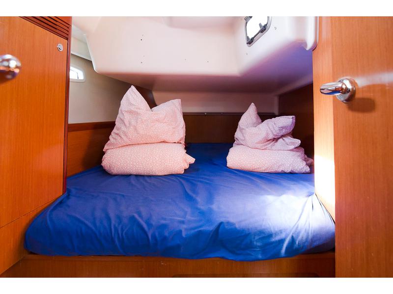 Book yachts online - sailboat - Oceanis 43 - Demonio de Tasmania - rent