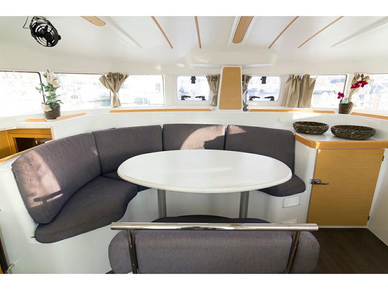Book yachts online - catamaran - Lagoon 380 - Ilusion - rent