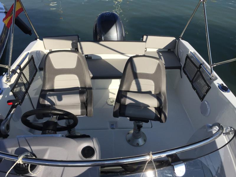 Book yachts online - motorboat - Cap Camarat 5.5 WA S2 - DESCARADA - rent