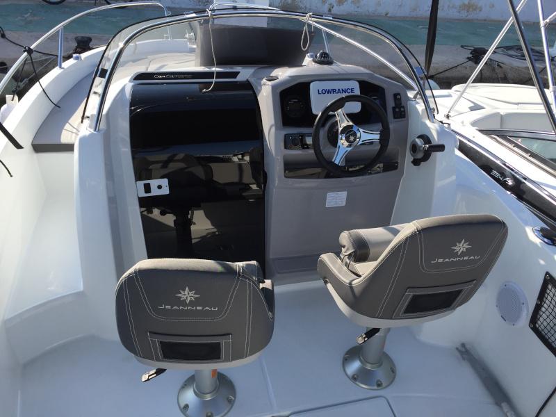 Book yachts online - motorboat - Cap Camarat 5.5 WA S2 - DESCARADA - rent