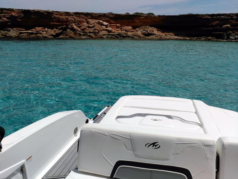 Book yachts online - motorboat - Monterey 298 SS - DREAMING IBIZA - rent