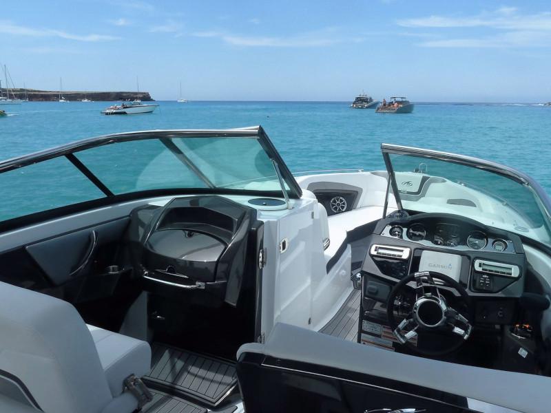 Book yachts online - motorboat - Monterey 298 SS - DREAMING IBIZA - rent
