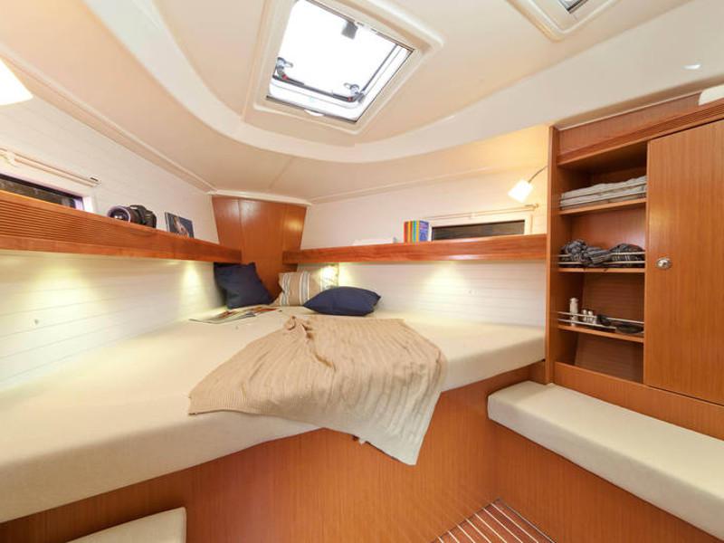 Book yachts online - sailboat - Bavaria Cruiser 36 - Kathy Cool - rent