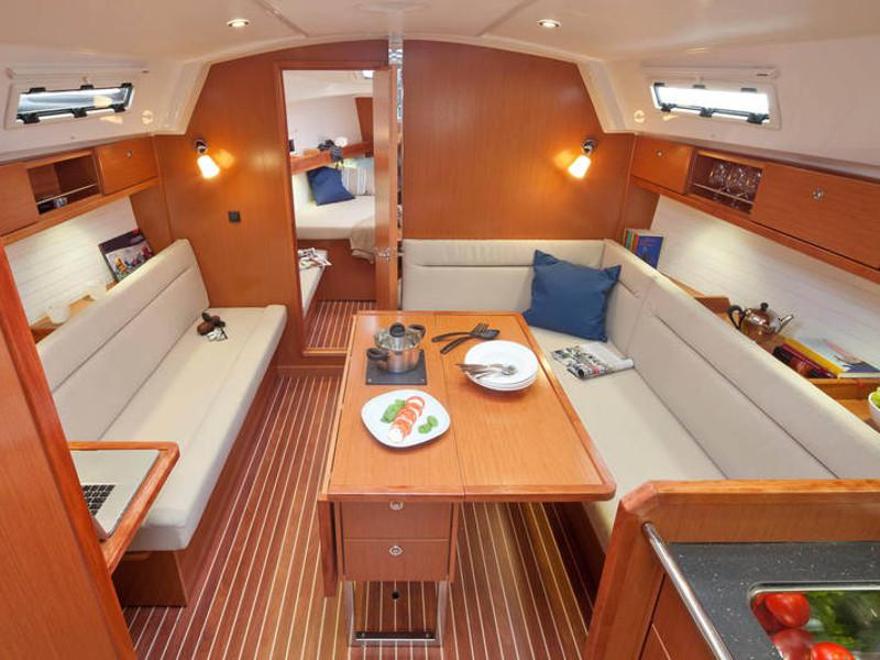 Book yachts online - sailboat - Bavaria Cruiser 36 - Playmate - rent