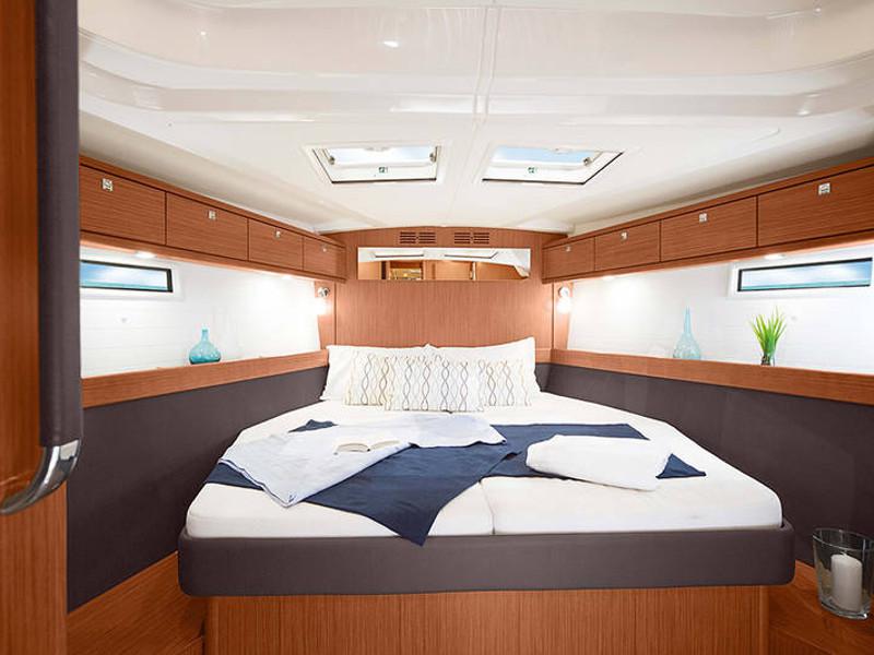 Book yachts online - sailboat - Bavaria Cruiser 51 - Leukothea - rent