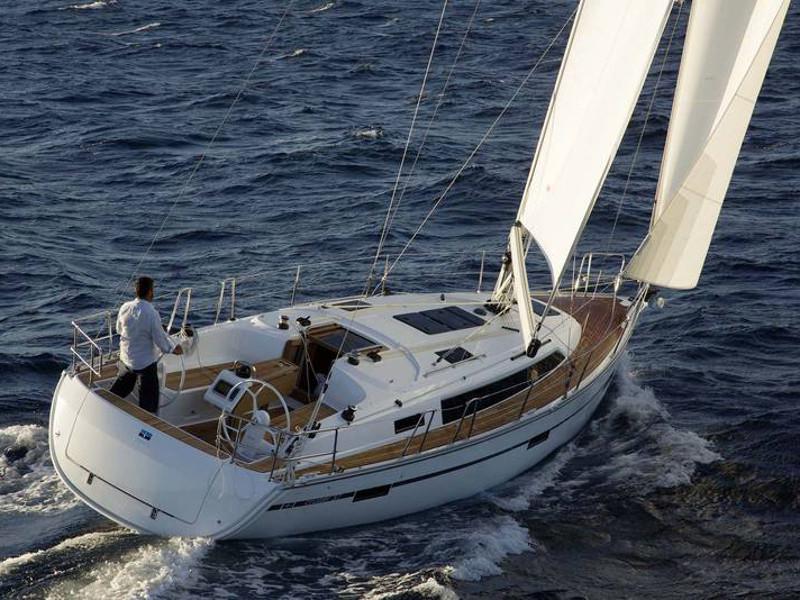 Book yachts online - sailboat - Bavaria Cruiser 37 - Aventura - rent