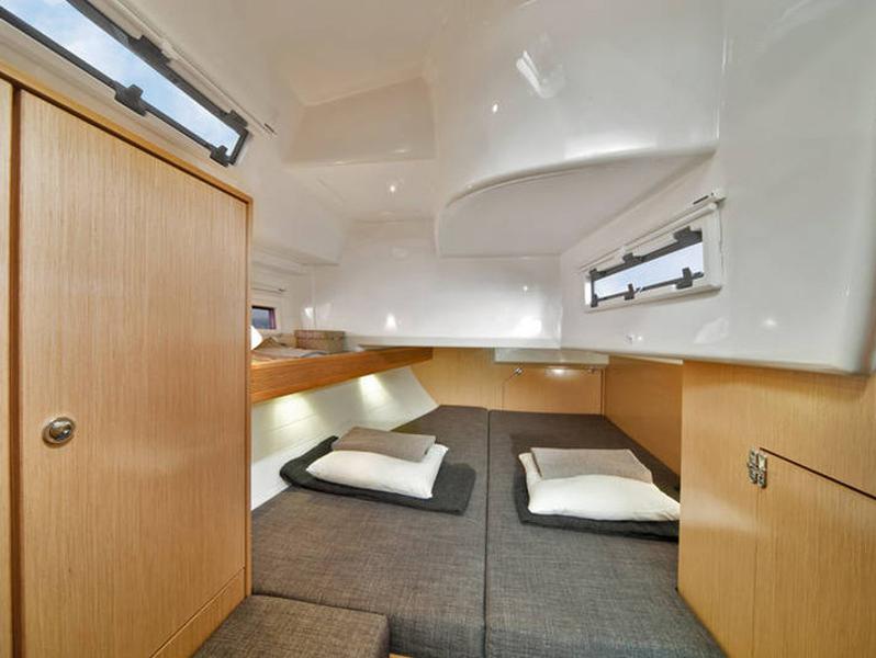 Book yachts online - sailboat - Bavaria Cruiser 40 - Toskana - rent