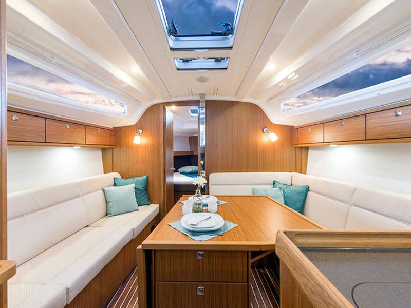 Book yachts online - sailboat - Bavaria Cruiser 37 - Las Cevenas - rent