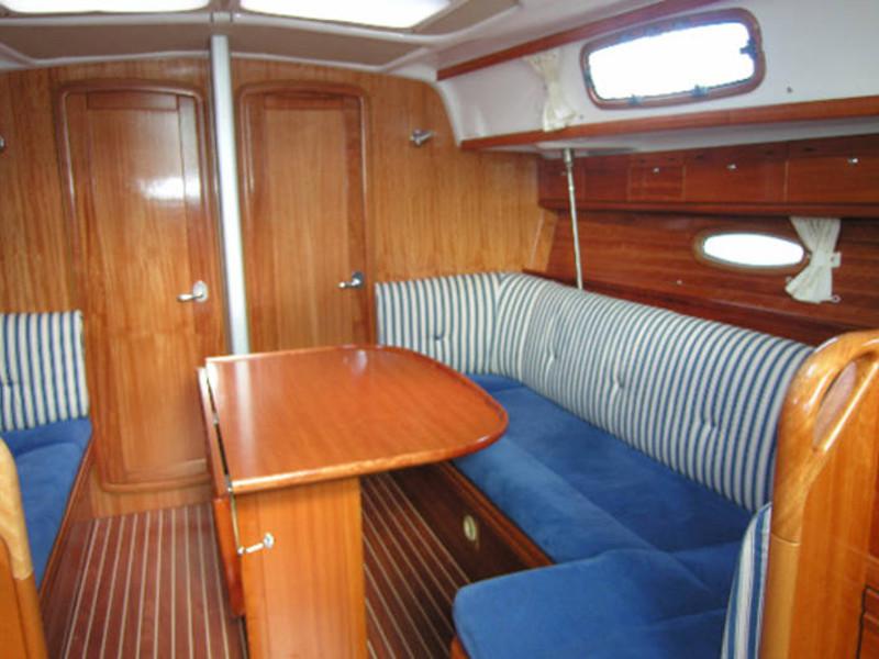Book yachts online - sailboat - Bavaria 37 Cruiser - Mio - rent