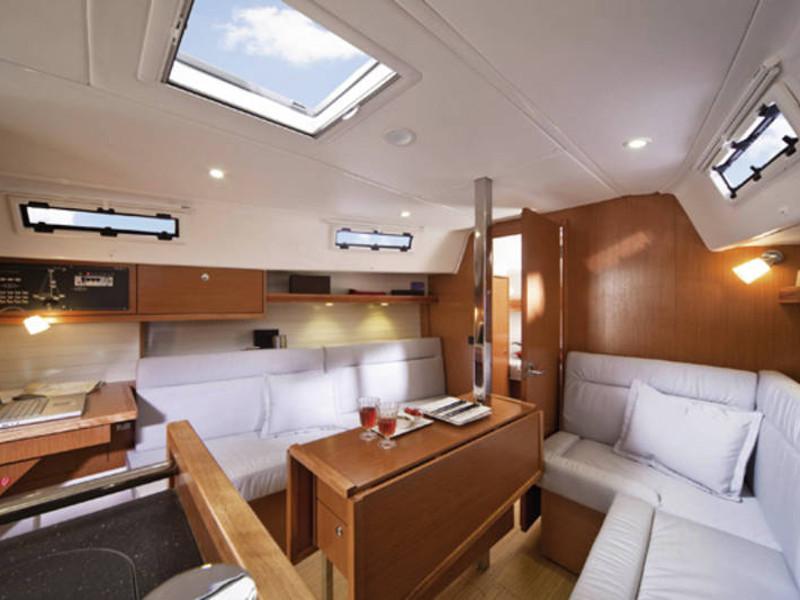 Book yachts online - sailboat - Bavaria Cruiser 32 - Waka Waka - rent