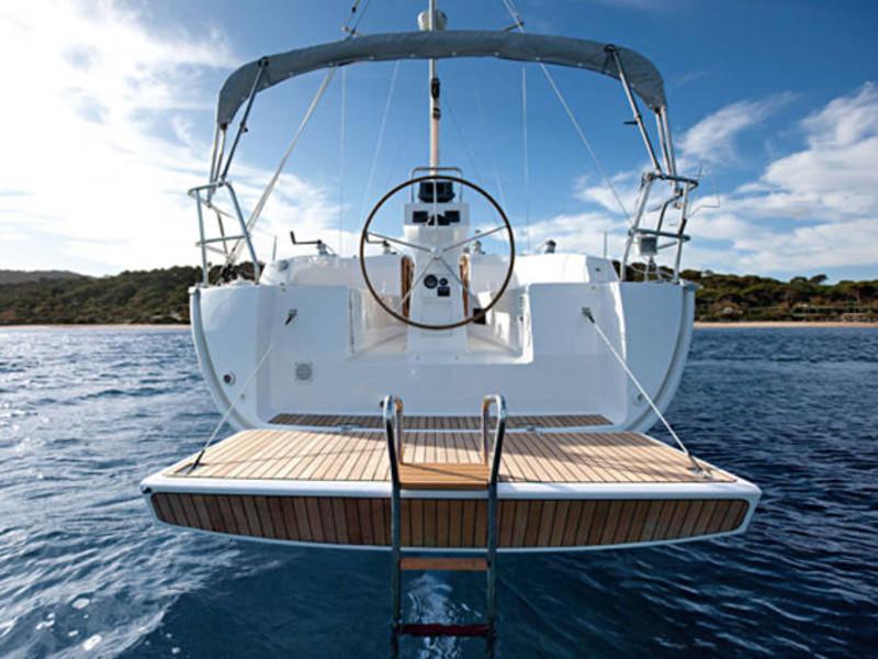 Book yachts online - sailboat - Bavaria Cruiser 32 - Waka Waka - rent
