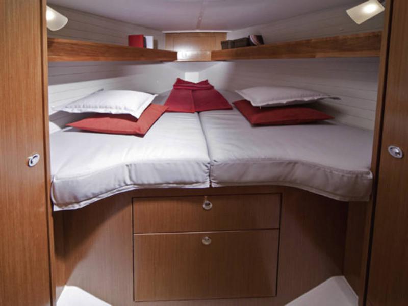 Book yachts online - sailboat - Bavaria Cruiser 32 - Waka Waka - rent