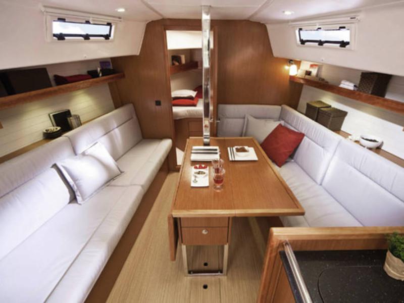 Book yachts online - sailboat - Bavaria Cruiser 32 - Waka Waka - rent