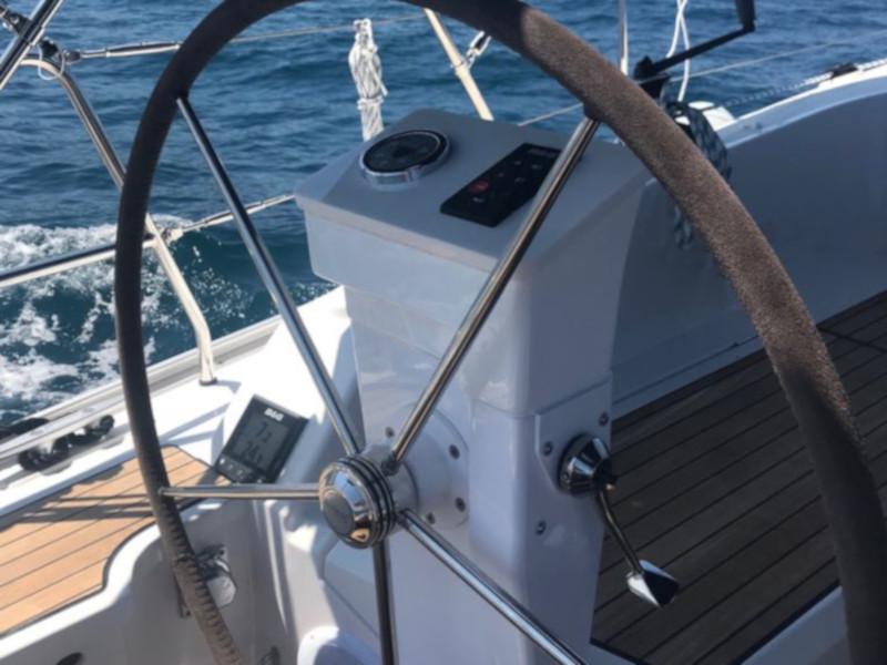 Book yachts online - sailboat - Bavaria Cruiser 37 - Baby Panda AC shore power underwater light - rent