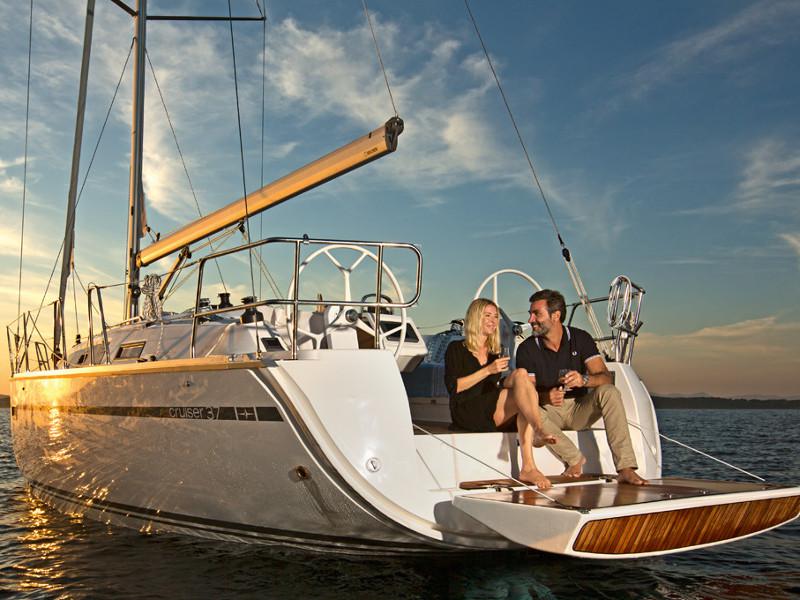 Book yachts online - sailboat - Bavaria Cruiser 37 - Baby Panda AC shore power underwater light - rent