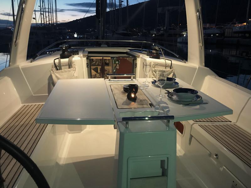 Book yachts online - sailboat - Oceanis 38.1 - Baby Dory AC shore power underwater light blue hull - rent