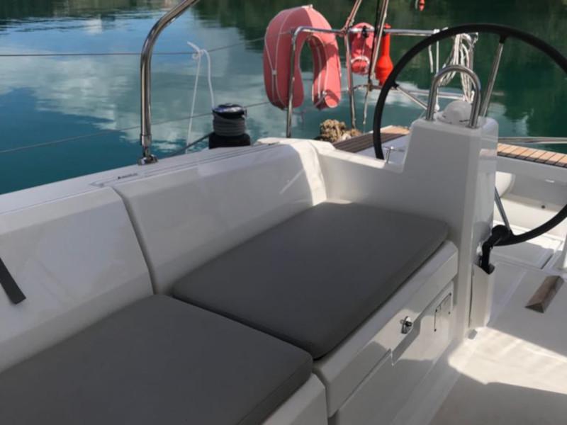 Book yachts online - sailboat - Oceanis 38.1 - Baby Dory AC shore power underwater light blue hull - rent