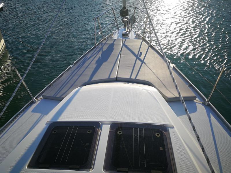 Book yachts online - sailboat - Bavaria 46 Cruiser - Adriana7 AC shore power, underwater light - rent