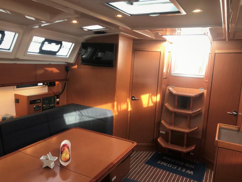 Book yachts online - sailboat - Bavaria 46 Cruiser - Adriana7 AC shore power, underwater light - rent