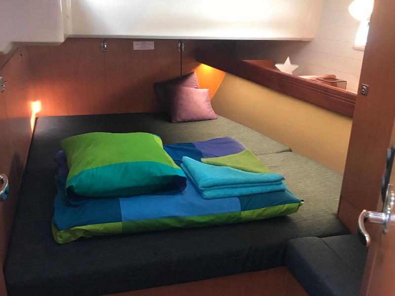 Book yachts online - sailboat - Bavaria 46 Cruiser - Adriana7 AC shore power, underwater light - rent