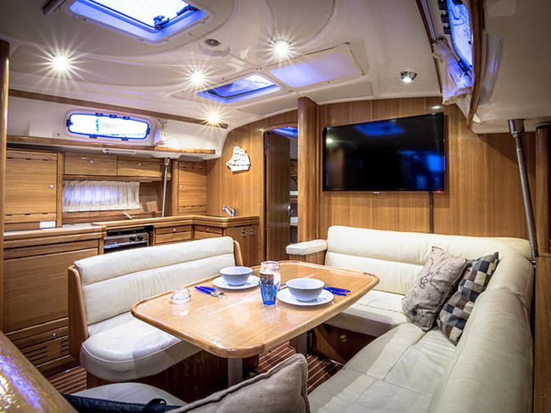 Book yachts online - sailboat - Bavaria 42 - Evra - rent